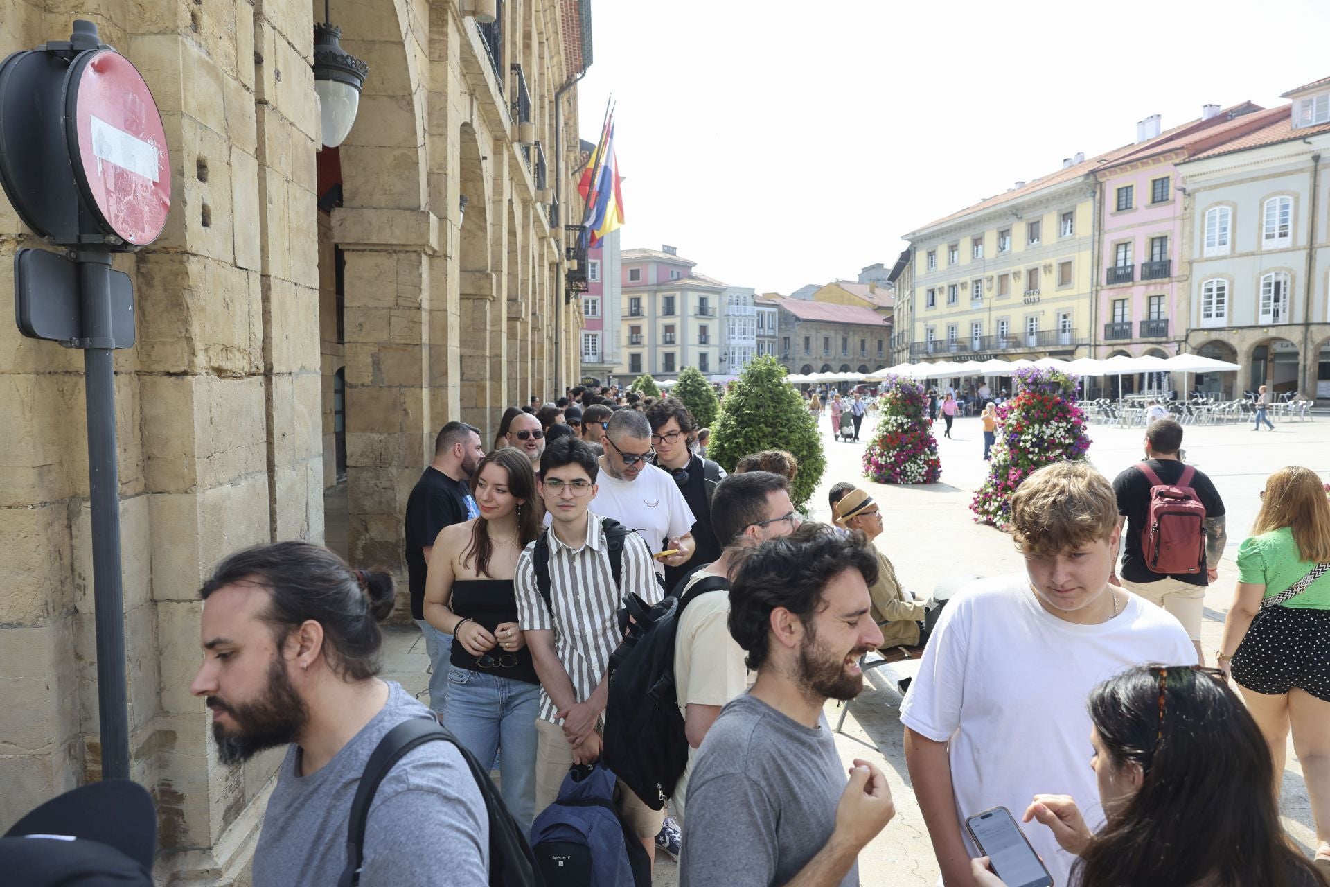 El Festival Celsius de Avilés echa a andar: largas colas por Brandon Sanderson
