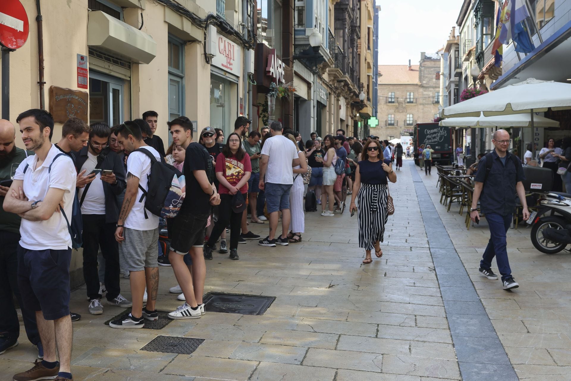El Festival Celsius de Avilés echa a andar: largas colas por Brandon Sanderson