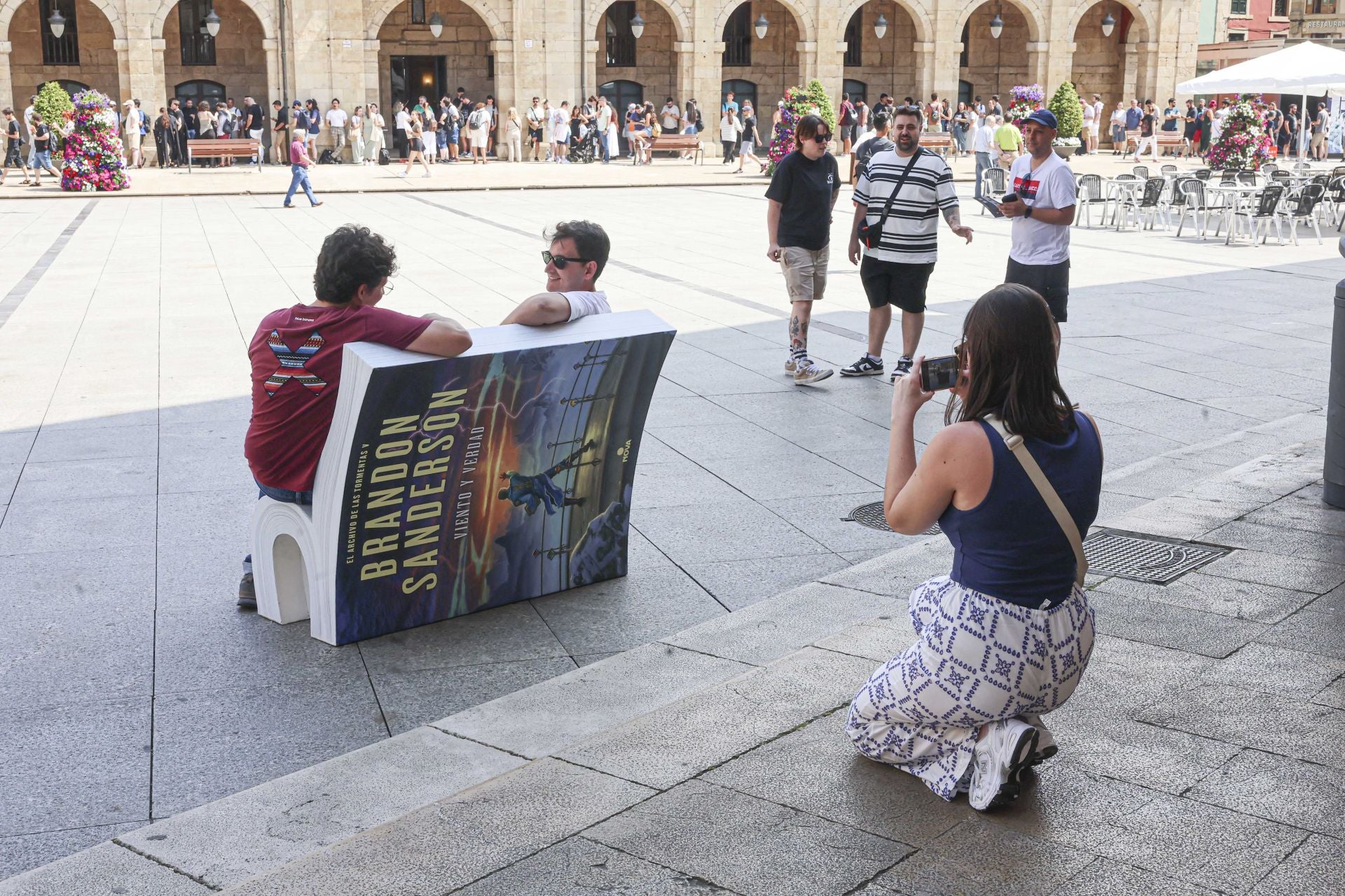 El Festival Celsius de Avilés echa a andar: largas colas por Brandon Sanderson