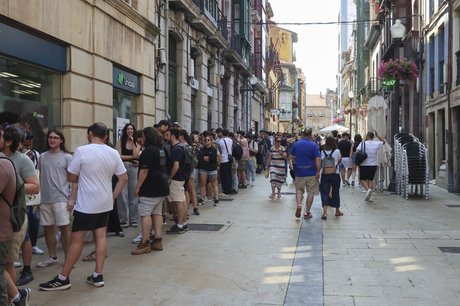 El Festival Celsius de Avilés echa a andar: largas colas por Brandon Sanderson