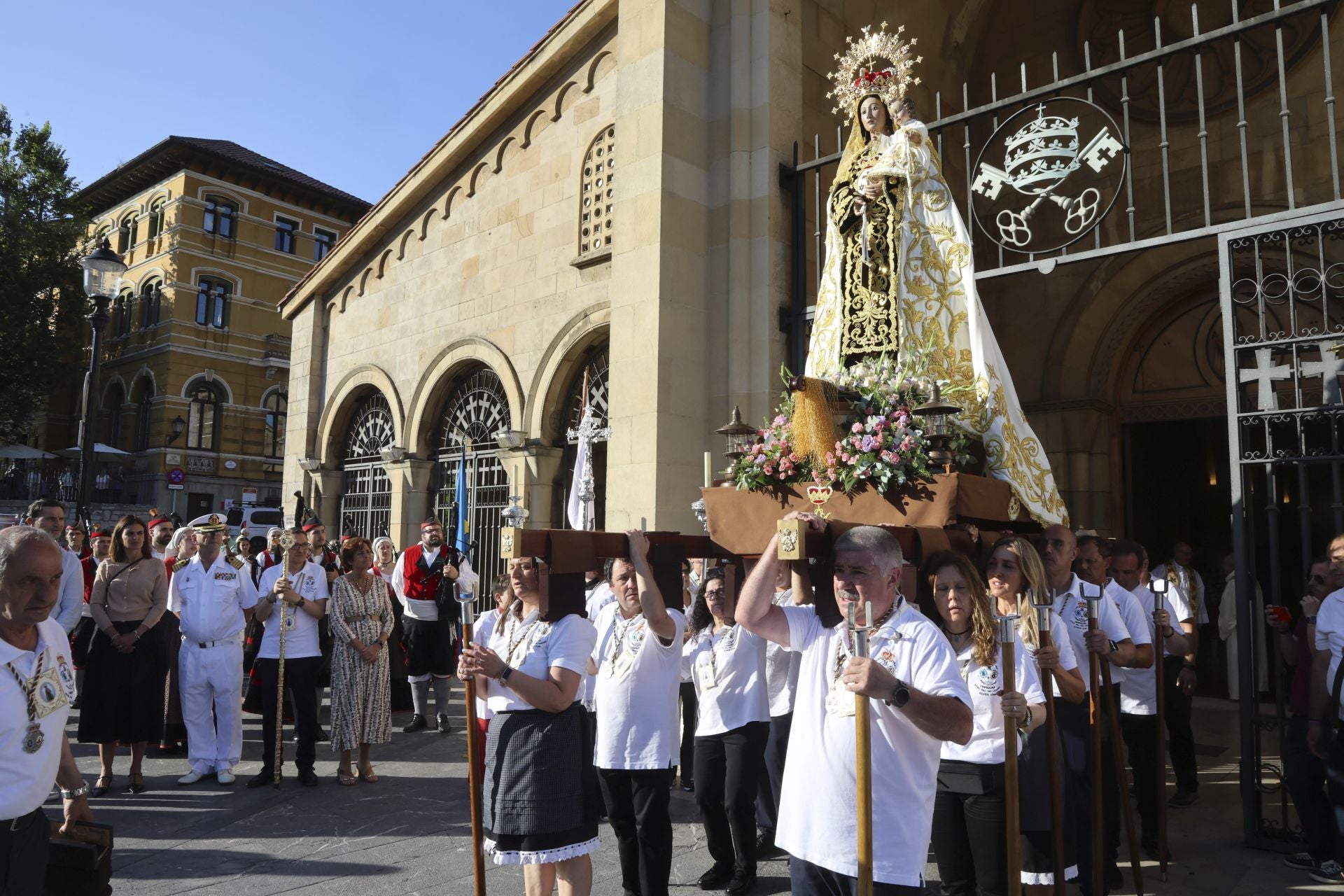 Gijón celebra la procesión marinera de la Virgen del Carmen
