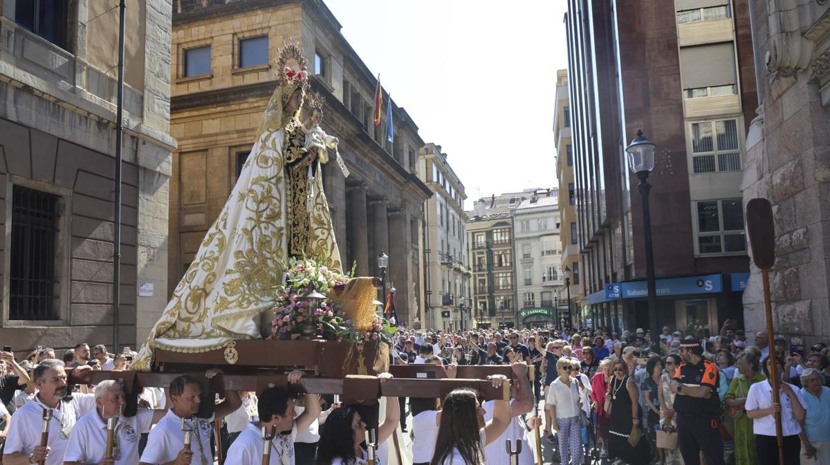 Así fue la procesión marinera de la Virgen del Carmen en Gijón