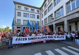 Manifestación de los sindicatos en Oviedo el pasado martes tras el ingreso en prisión de 'las Seis de La Suiza'.