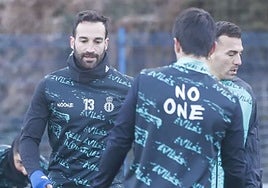 Edu Campabadal, en un entrenamiento con el Real Avilés en La Toba.
