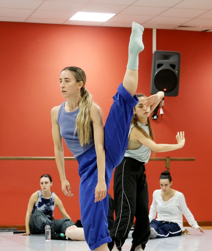 Imagen secundaria 2 - Diversos momentos vividos en la presentación de la nueva edición de Estancias Coreográficas.