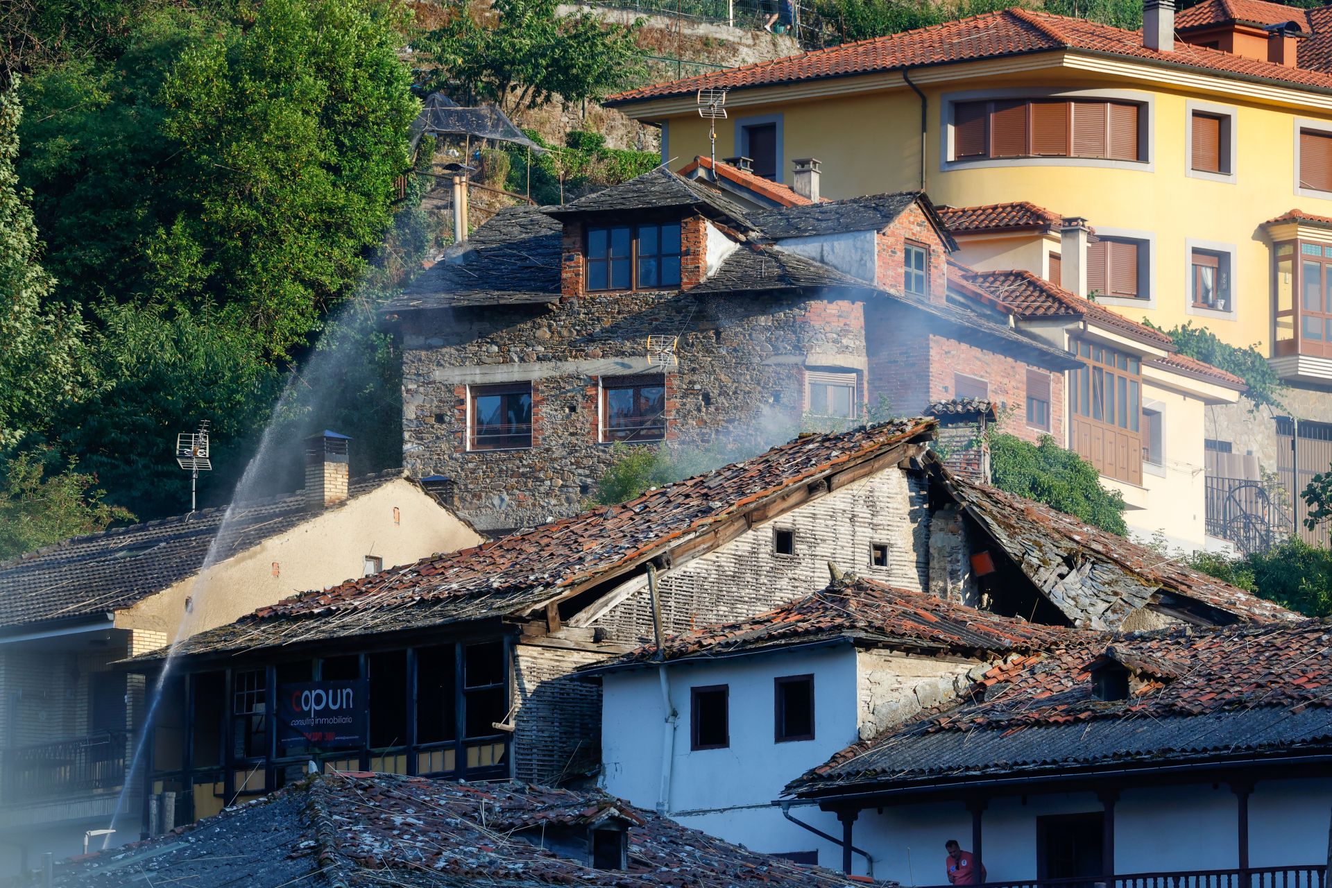 Cangas del Narcea estalla con las Fiestas del Carmen y La Descarga