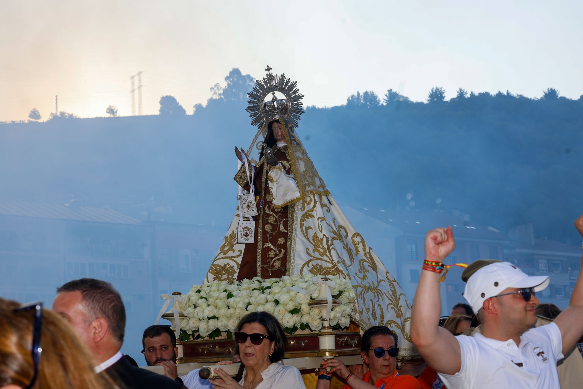Cangas del Narcea estalla con las Fiestas del Carmen y La Descarga