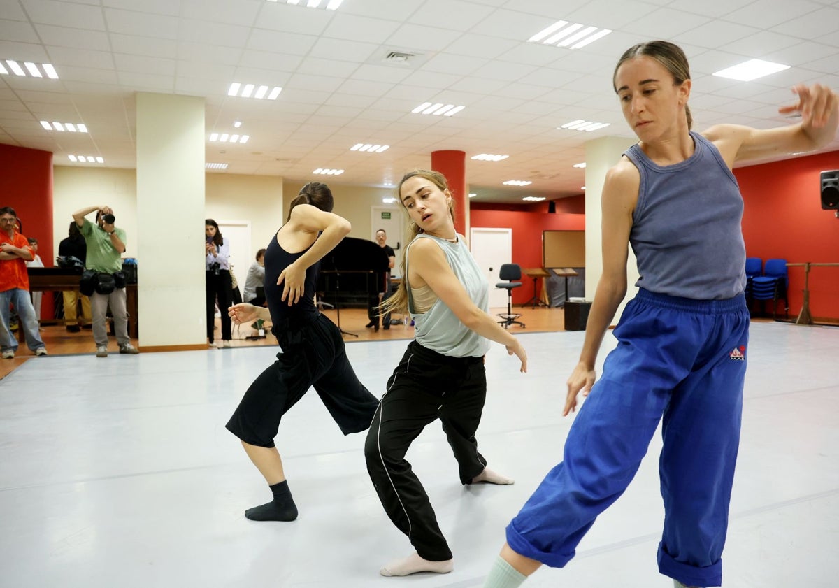 Imagen principal - Diversos momentos vividos en la presentación de la nueva edición de Estancias Coreográficas.