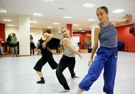 Un grupo de artistas y directores de Estancias Coreográficas en el Campoamor.