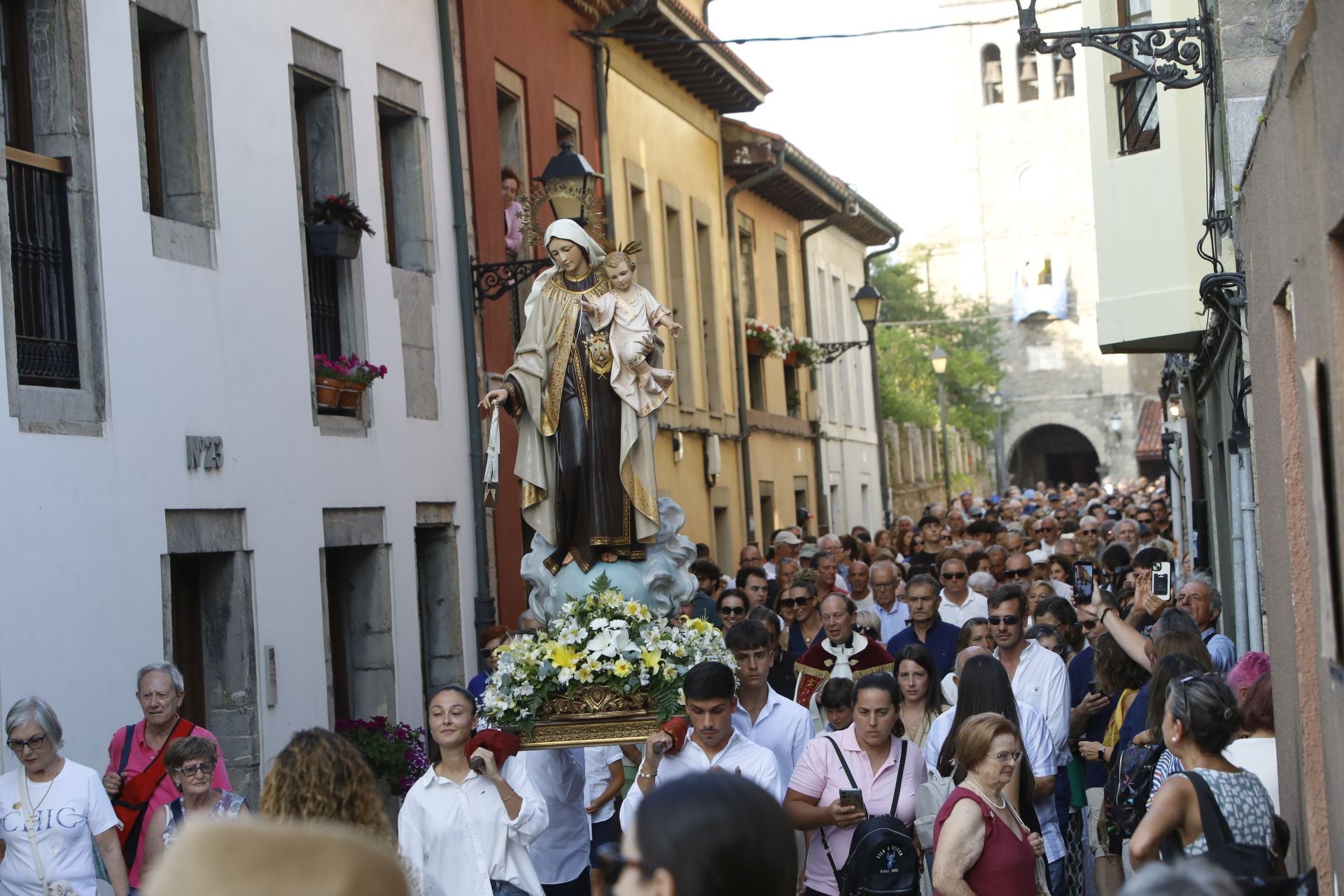 Luanco rinde su homenaje a a la virgen del Carmen