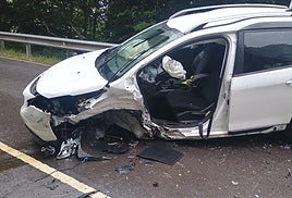 Estado en el que quedó uno de los turismos implicados en el accidente.