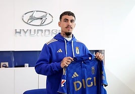 Brandon Domingues, en su presentación oficial como jugador del Real Oviedo.