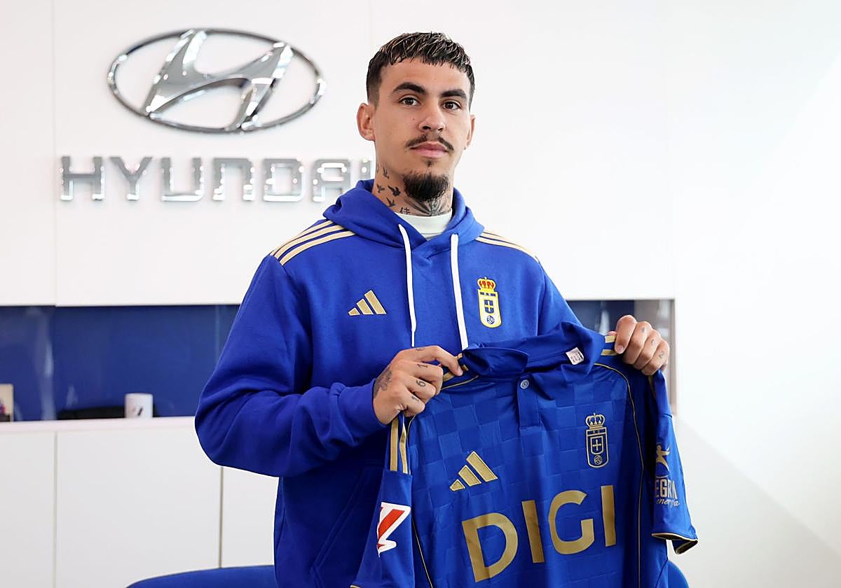 Brandon Domingues, en su presentación oficial como jugador del Real Oviedo.
