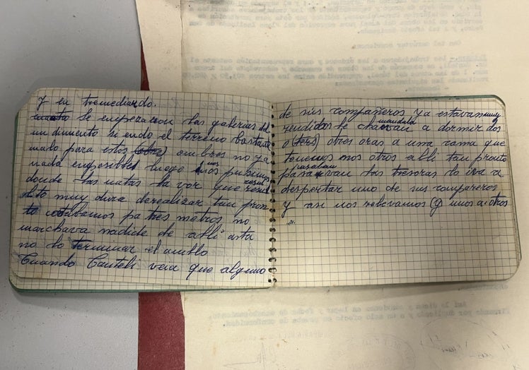 En el cuaderno se describe la gran dureza del trabajo que realizaron media docena de obreros para la construcción del túnel durante año y medio.