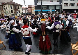 El grupo folklórico El Ventolín da el pregón de las fiestas del Carmín