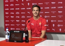 El defensa del Sporting Eric Curbelo lo tiene claro: «Para estar arriba tienes que ser un equipo muy sólido defensivamente»