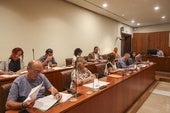 Sara Retuerto y los concejales del PSOE, ayer en el pleno.