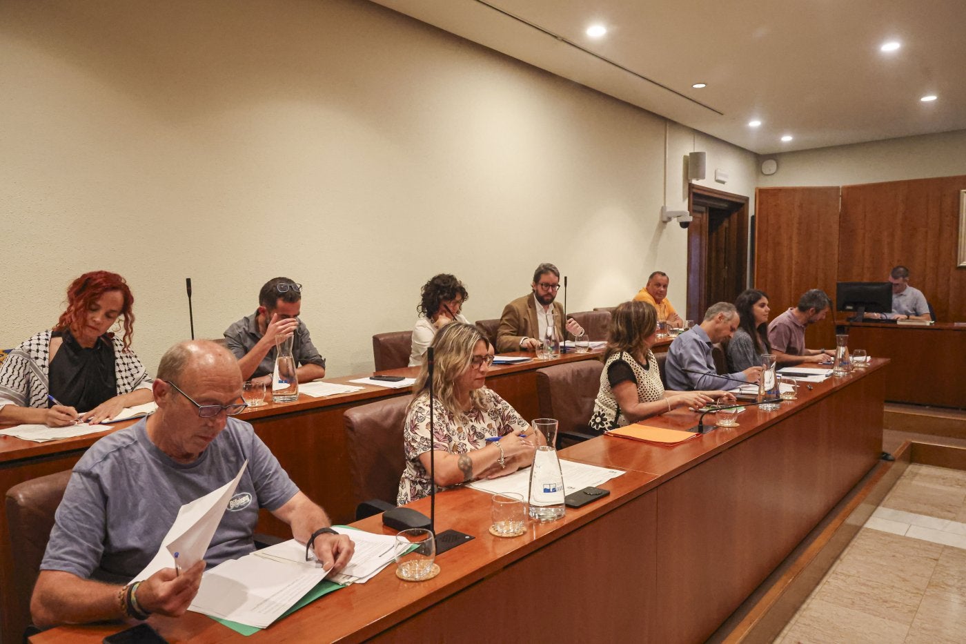 Sara Retuerto y los concejales del PSOE, ayer en el pleno.