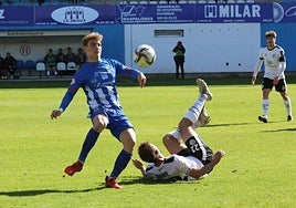 Ander Vidorreta, en su etapa en el Real Avilés en un partido ante el Salamanca UDS en el Suárez Puerta.
