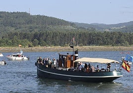 t Regreso. El remolcador 'San Esteban' ha sido uno de los reclamos de estos días en la ría y protagonista del Carmen.