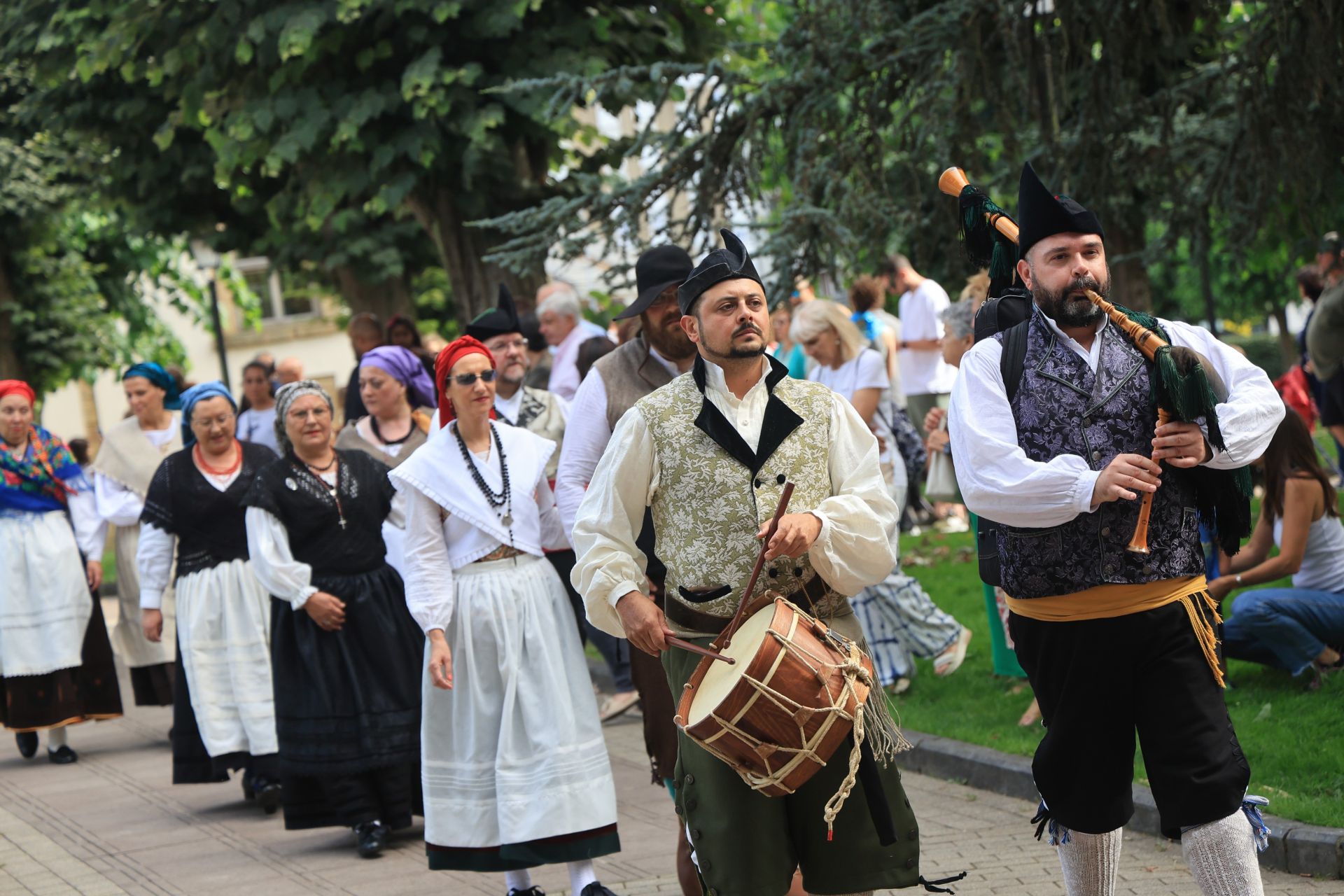 Danzas que entrelazan culturas en La Pola