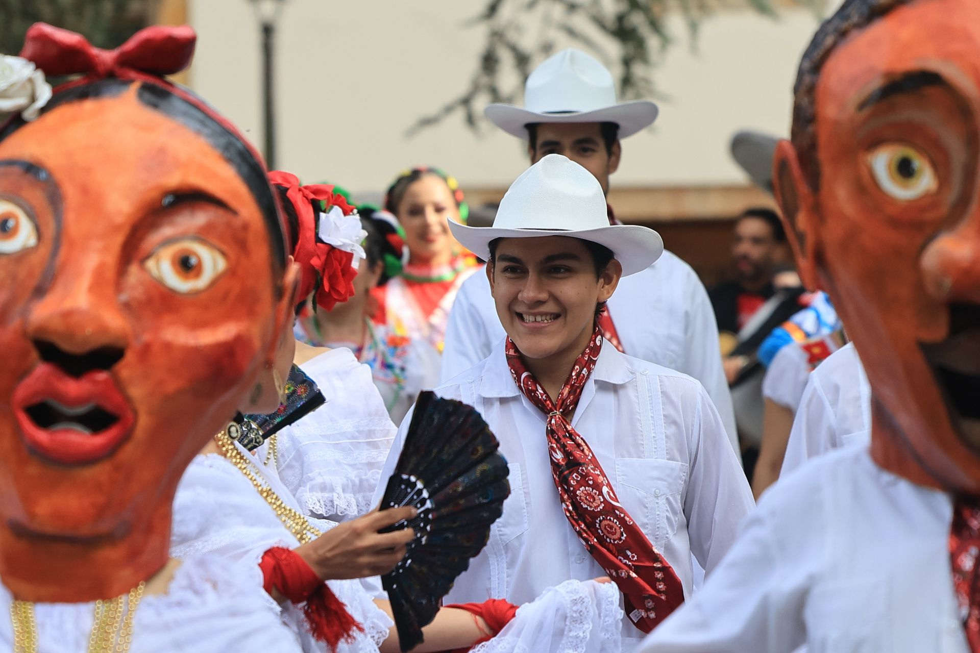 Danzas que entrelazan culturas en La Pola
