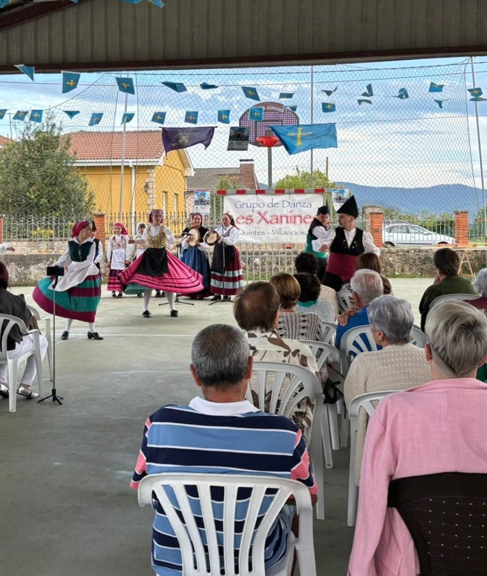 Imagen secundaria 2 - Encuentro de grupos folclóricos en Quintes.