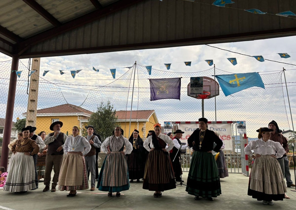 Imagen secundaria 1 - Encuentro de grupos folclóricos en Quintes.