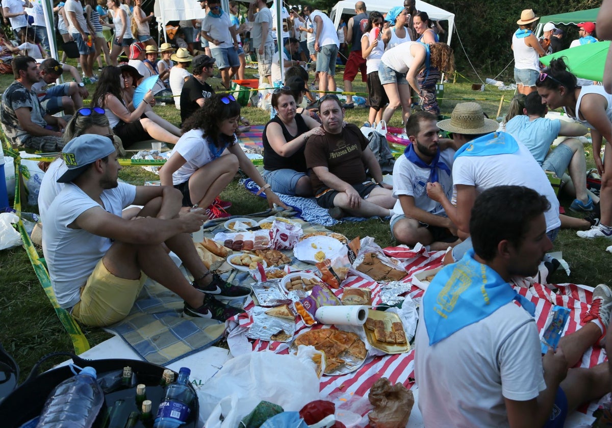 Un grupo de romeros en una edición anterior de la fiesta de El Carmín.