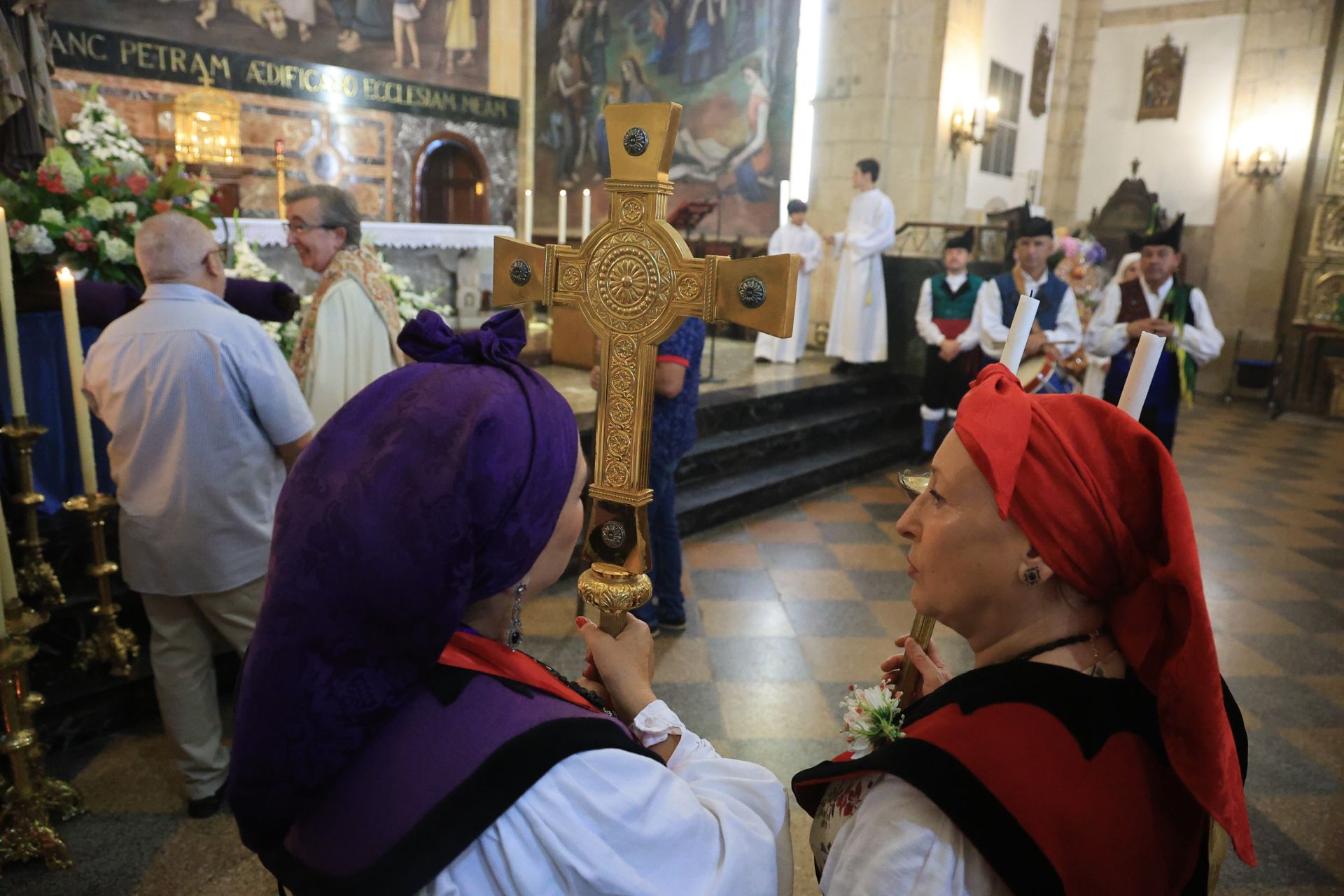 El Carmín de La Pola: misa y procesión antes de la romería