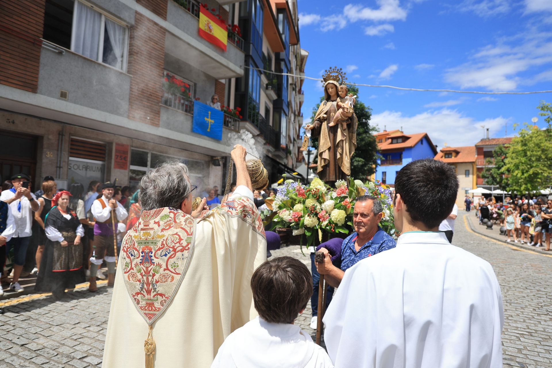 El Carmín de La Pola: misa y procesión antes de la romería