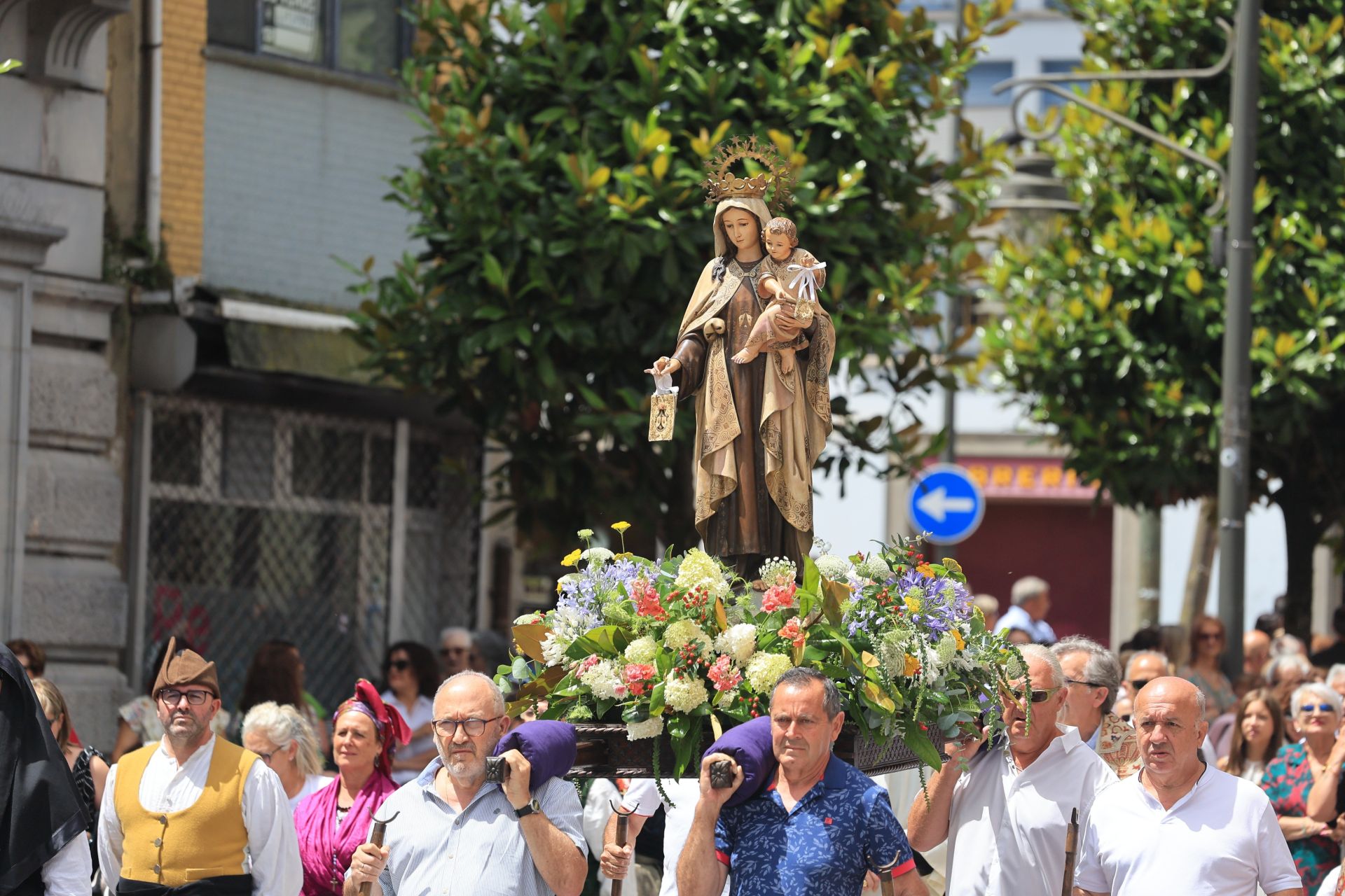 El Carmín de La Pola: misa y procesión antes de la romería