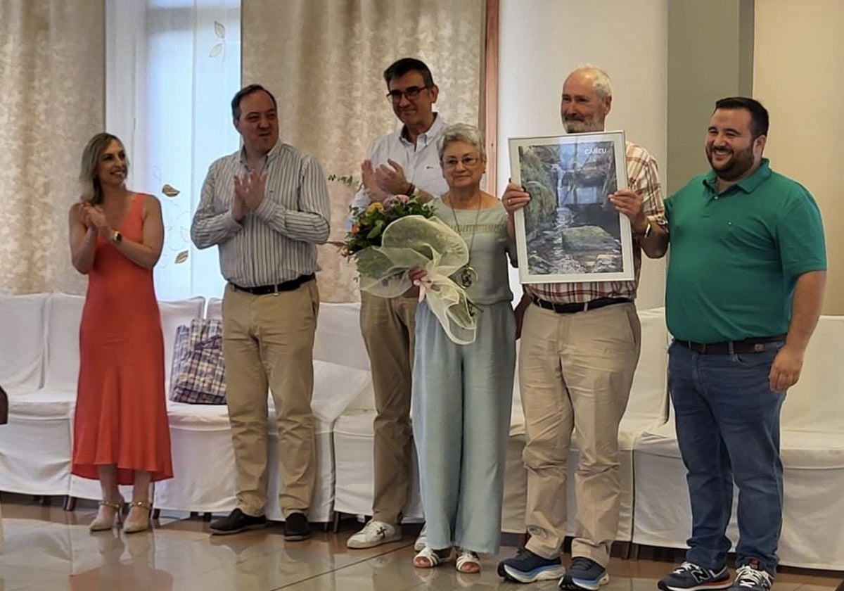 Homenaje durante la celebración de los primeros cincuenta años de la cooperativa de Castiello.