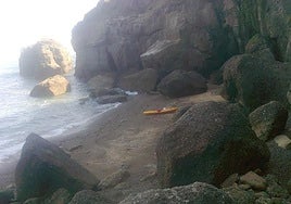 Playa de La Cagonera, que solo tiene acceso maritimo.