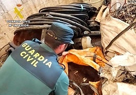 Material incautado por la Guardia Civil en uno de los centros de metales registrados a raíz de la investigación.