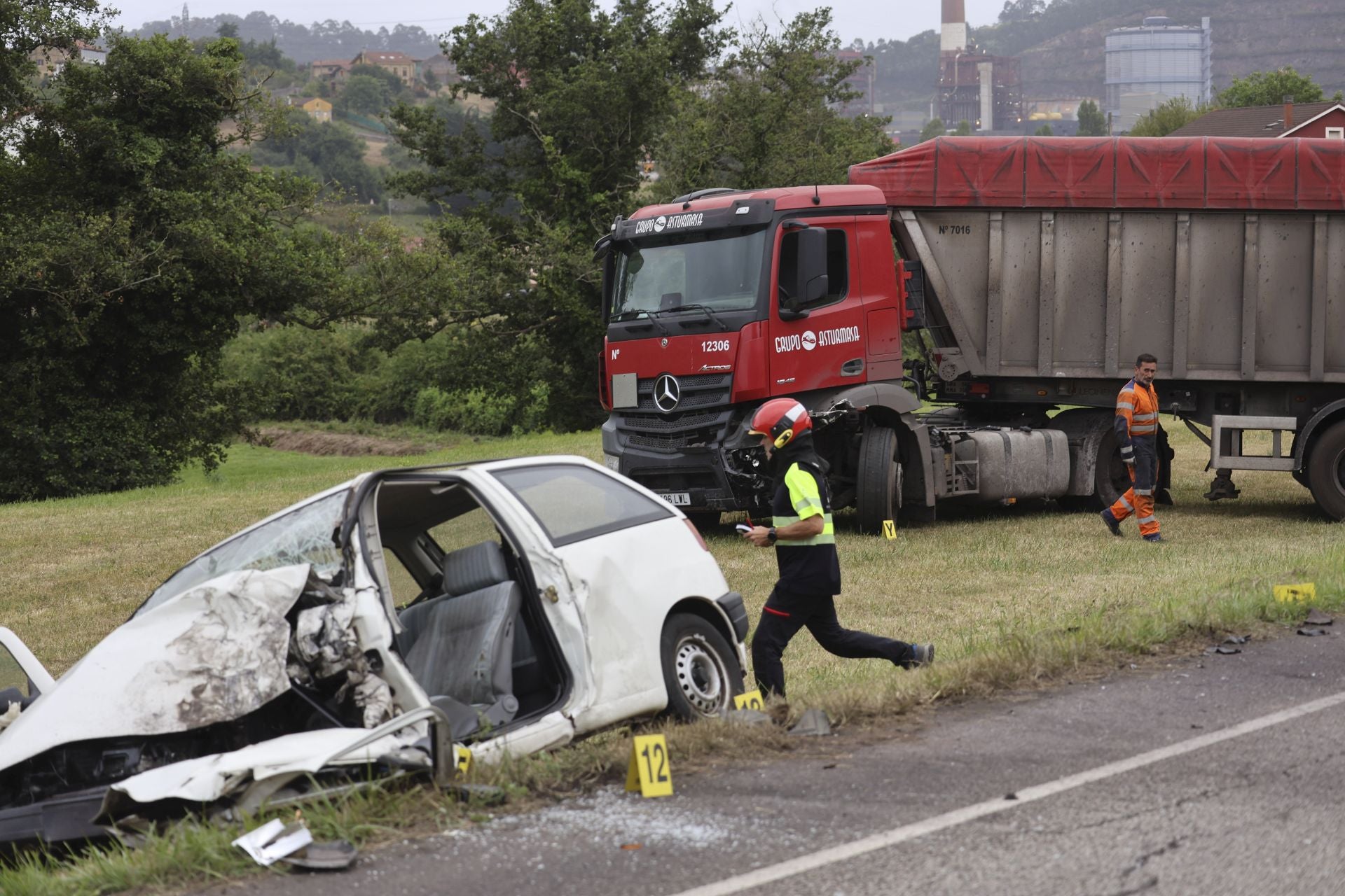 Las imágenes del accidente en Carreño que deja un fallecido