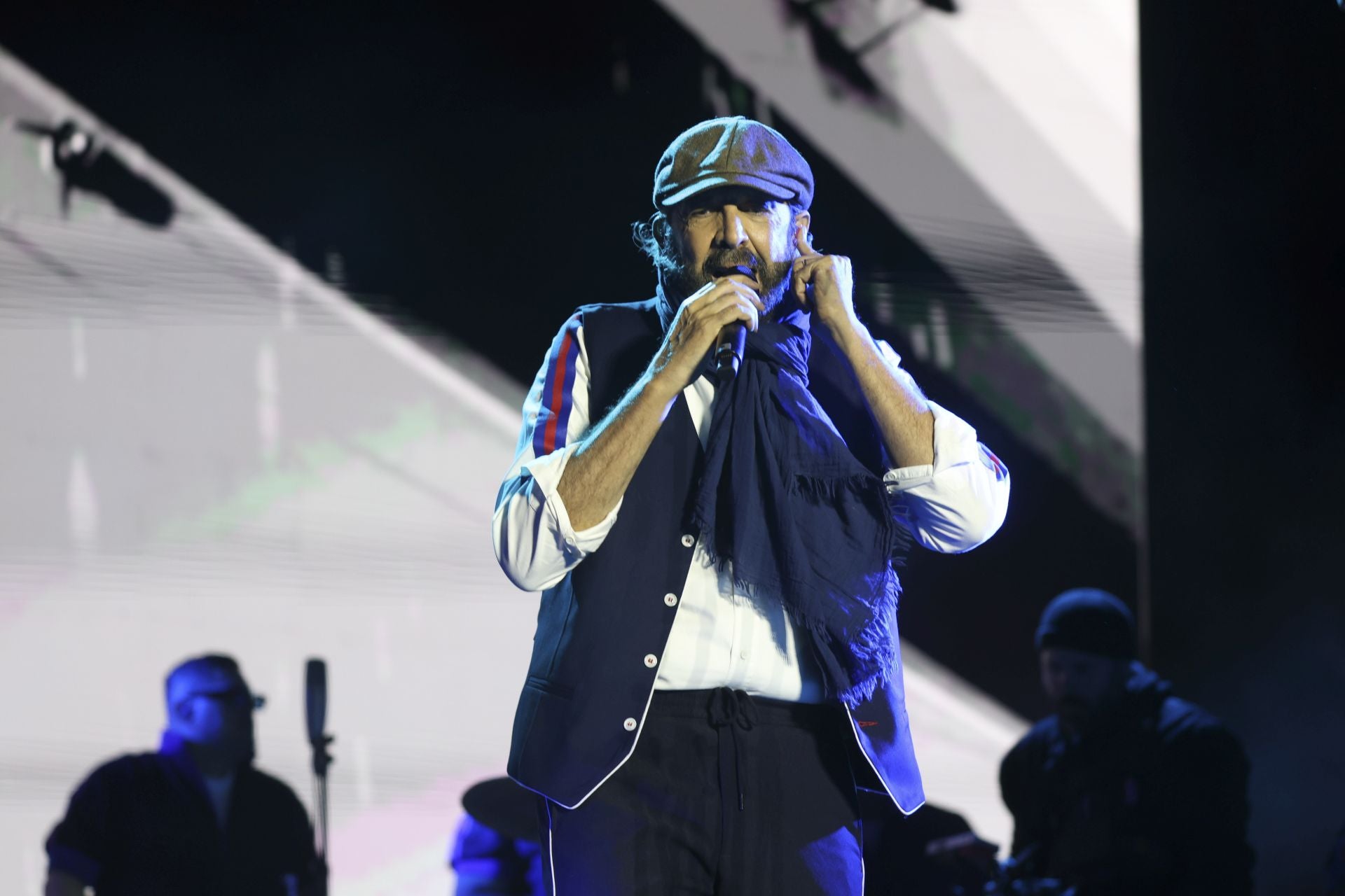 Juan Luis Guerra llena Gijón de burbujas de amor