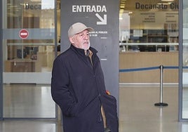 Jesús María Menéndez, el 'padre Chus', en el Palacio de Justicia de Gijón.