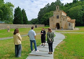 El Conventín. Levantado por Alfonso III en honor a San Salvador en el valle de Boiges, en Villaviciosa. El lugar fue bautizado como Valdediós por los monjes cistercienses en el Siglo XIII.