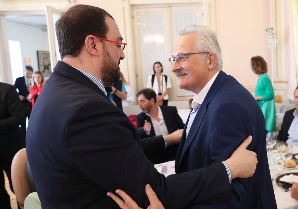 Adrián Barbón y Antonio Trevín.