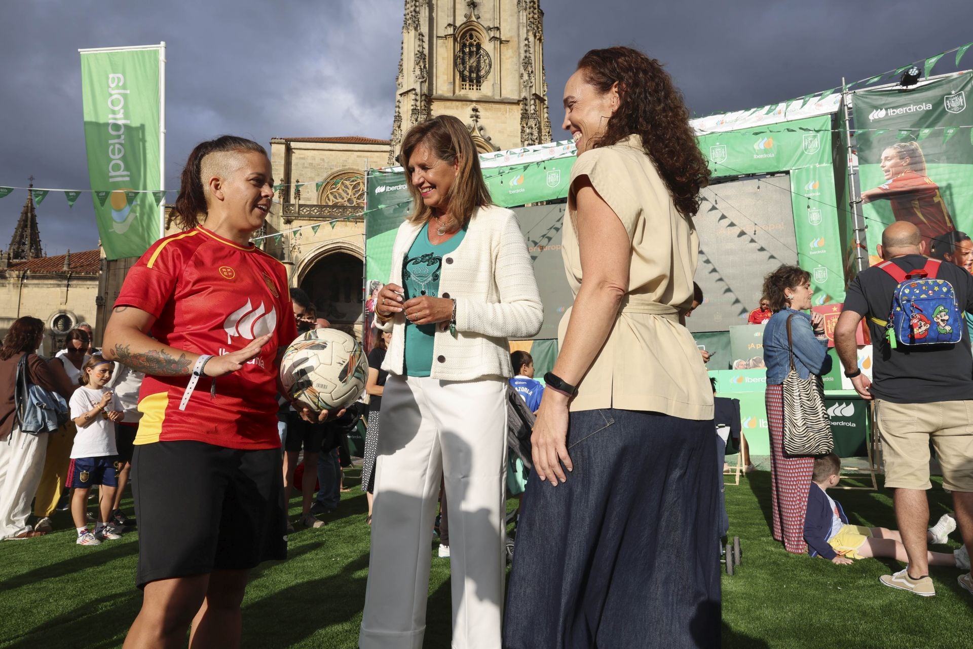 Oviedo se vuelca con la Selección española femenina
