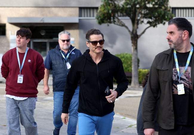 Pedro Pascal, en las inmediaciones del Calatrava durante el rodaje.