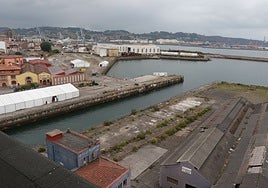 Los terrenos de Naval Gijón inician hoy las obras de acondicionamiento para su apertura a la ciudadanía.