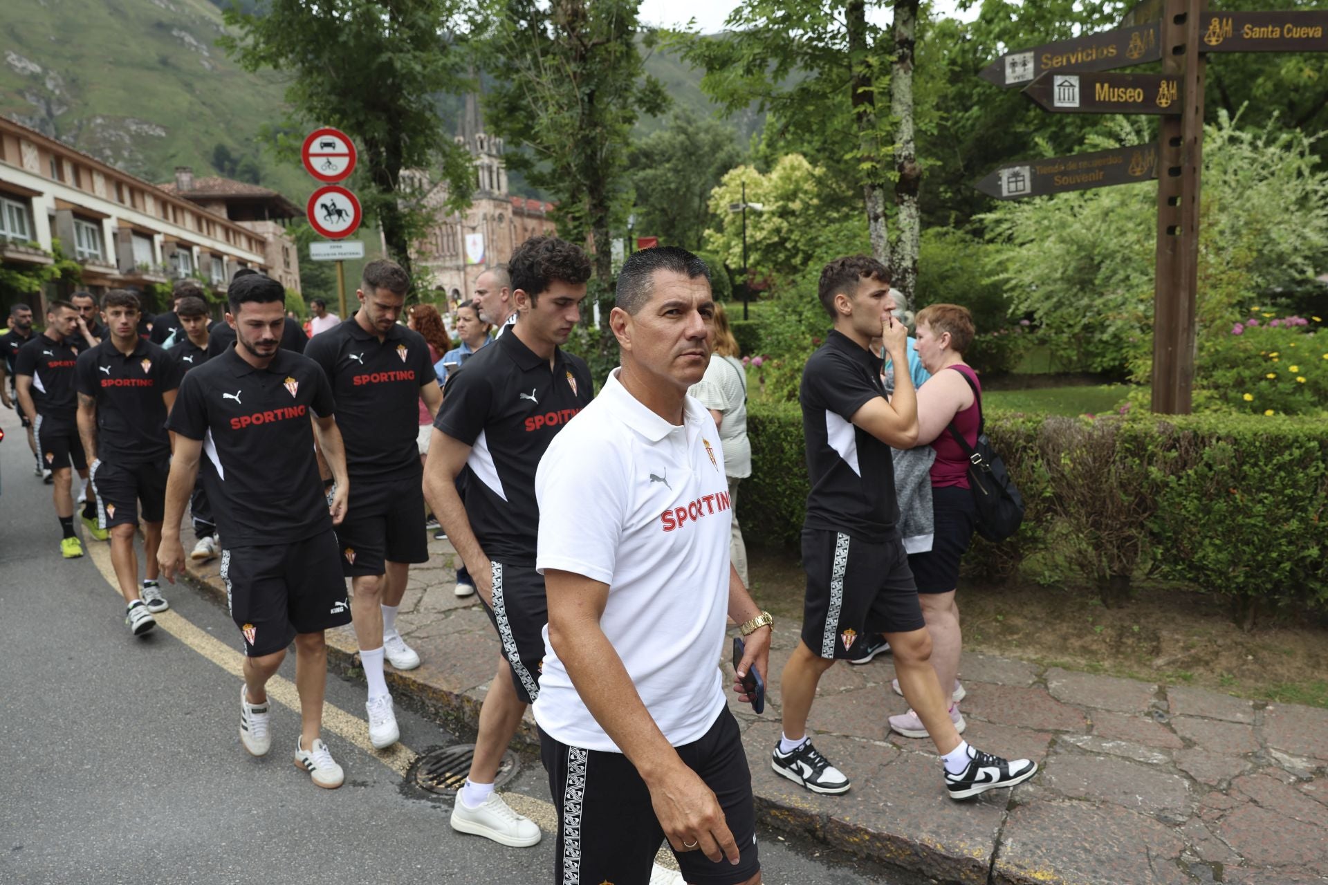 La Santina bendice la nueva temporada del Sporting de Gijón