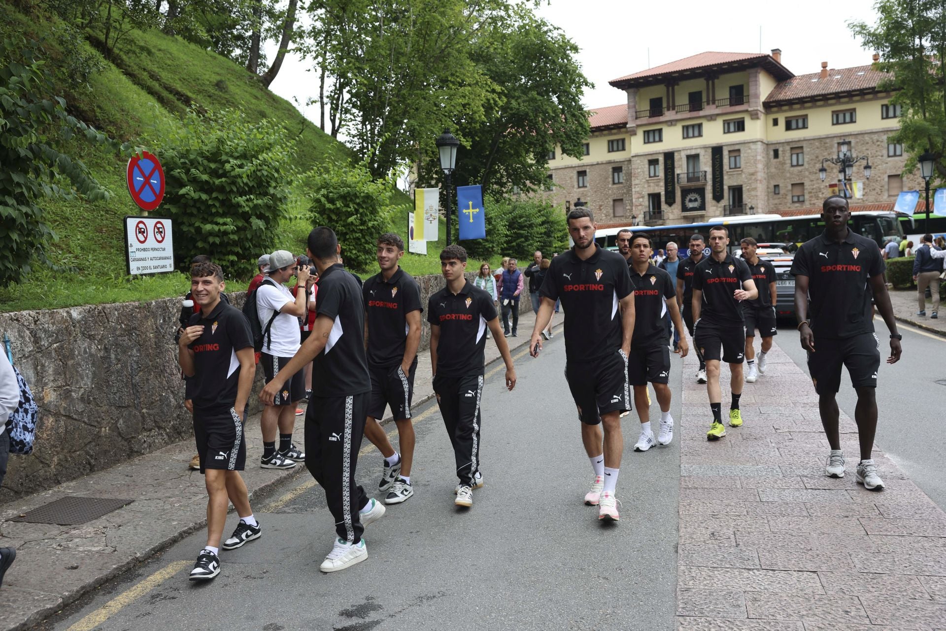 La Santina bendice la nueva temporada del Sporting de Gijón