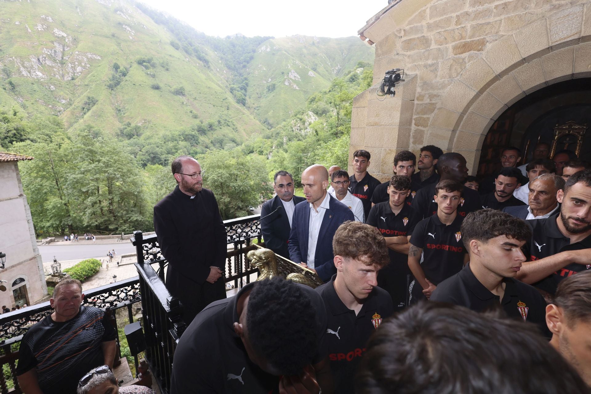 La Santina bendice la nueva temporada del Sporting de Gijón