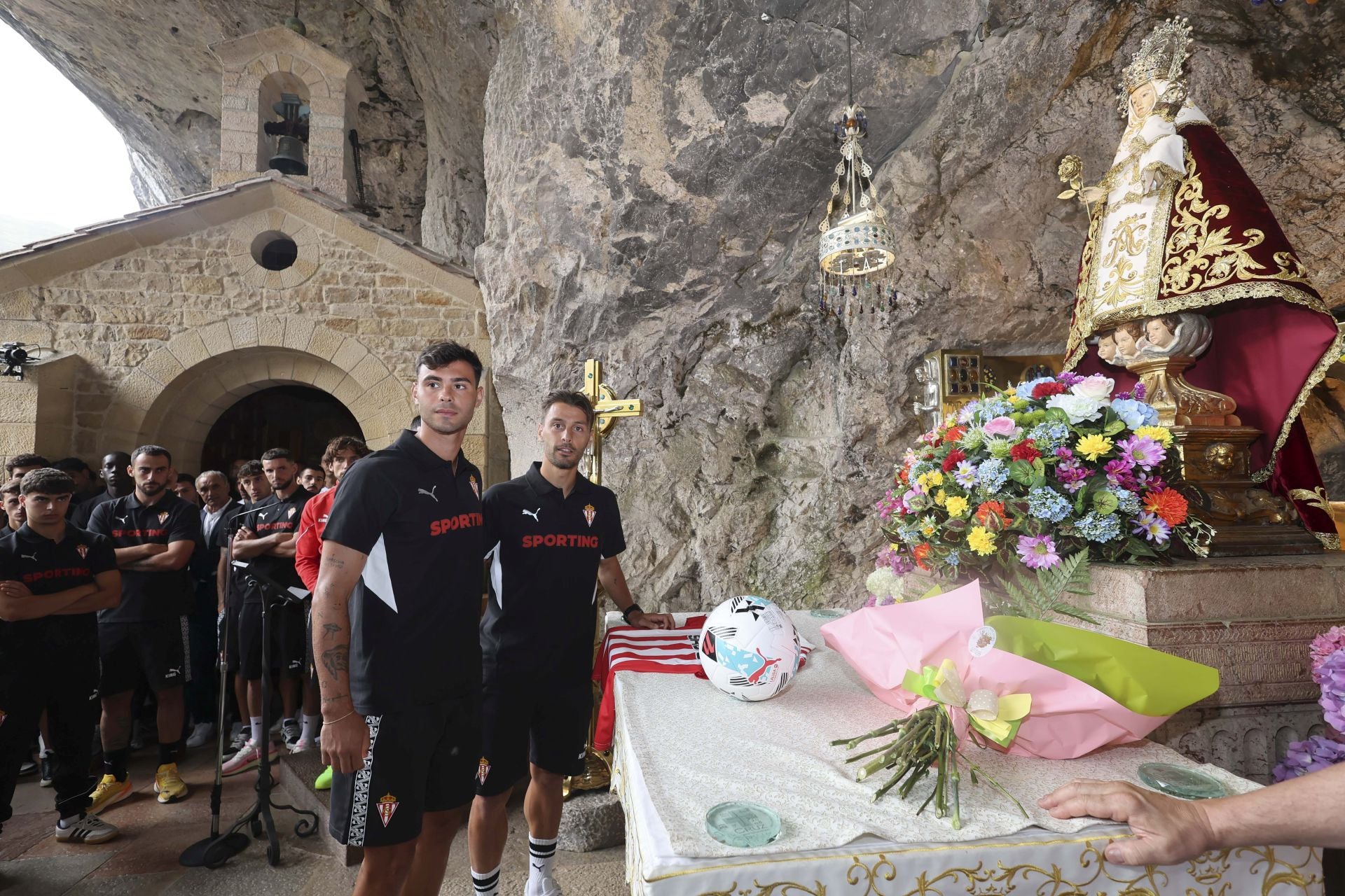 La Santina bendice la nueva temporada del Sporting de Gijón