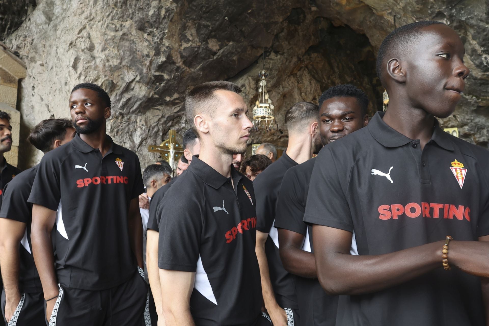 La Santina bendice la nueva temporada del Sporting de Gijón