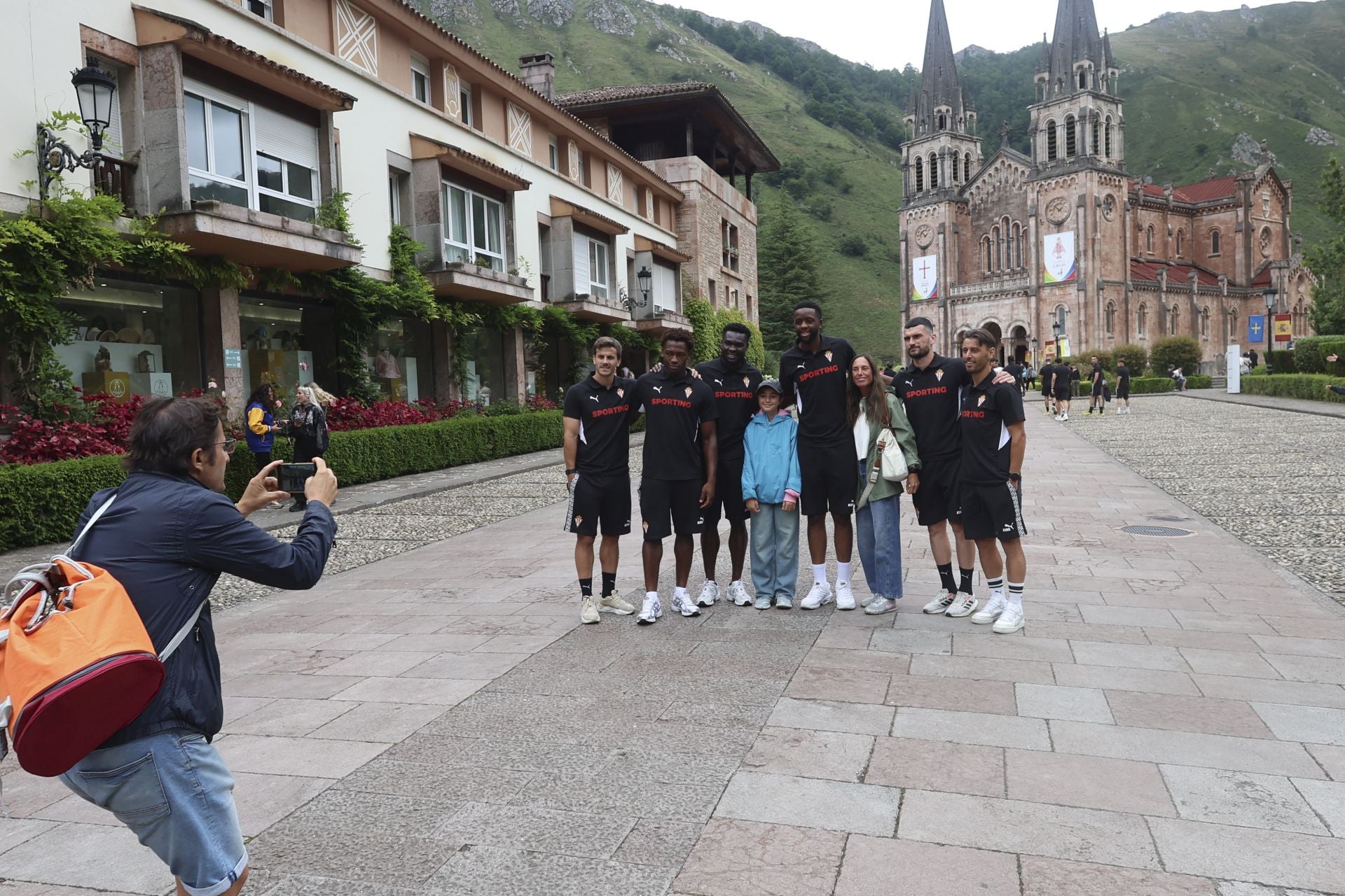 La Santina bendice la nueva temporada del Sporting de Gijón