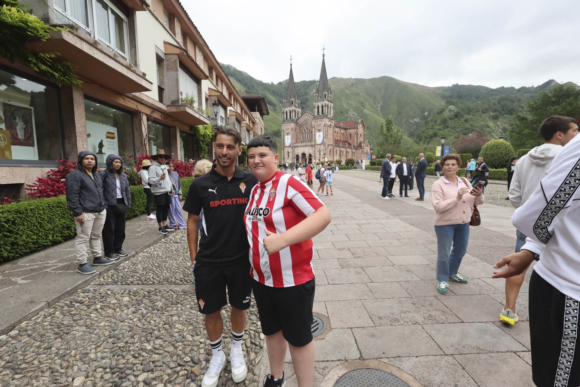 La Santina bendice la nueva temporada del Sporting de Gijón